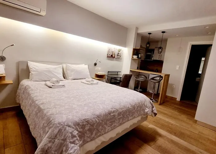 Stylish Studio Near Athens Hilton, Self Check-In!